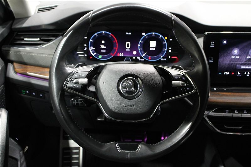 Škoda Octavia 2,0 TDI Scout 4x4 DSG 1.majite - fotka 37 z 40