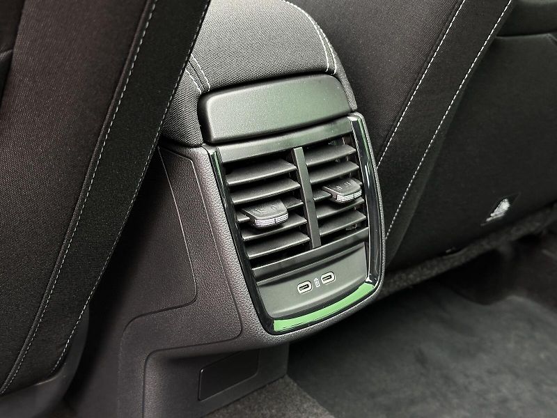 Škoda Kamiq 1.0TSi DSG Monte Carlo 116PS M - fotka 34 z 38