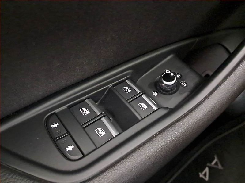 Audi A4 (2016) 2.0 TDI, Tempomat - fotka 22 z 23