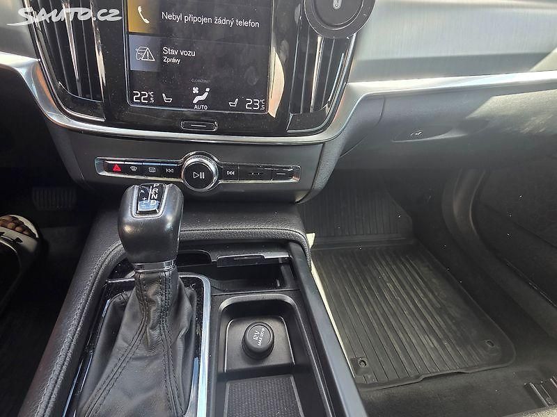 Volvo V90 (2019) servis Volvo, 100% dámské, Top - fotka 19 z 20