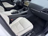 Jaguar F-Pace (2017) 2.0 AWD, 132kW,1.majitel, DPH - náhled 11