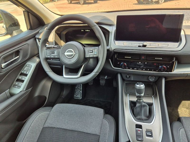 Nissan Qashqai 1.3T mHEV MT,2WD, ZADÁNO - fotka 13 z 29