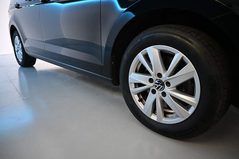Volkswagen Touran (2023) 2.0 LED DSG ACC Tažné COMFORTL - fotka 29 z 32