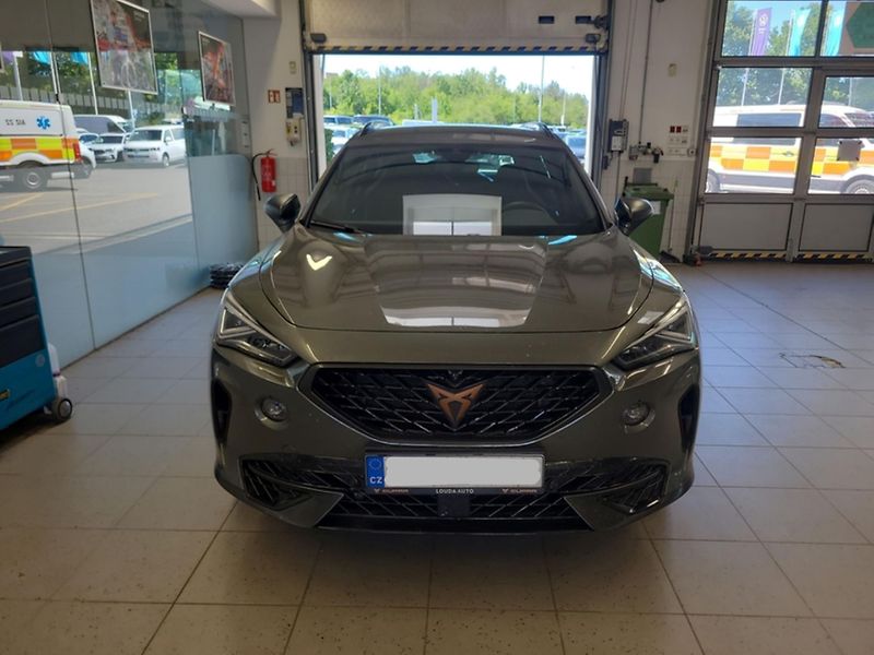 Cupra Formentor VZ 2,0 TSi/228kW 4Drive Tribe - fotka 2 z 7
