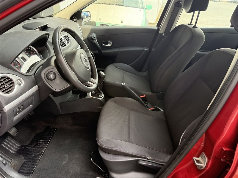 Renault Clio 1,6 16V klima,nová STK,2x kola - fotka 10 z 22