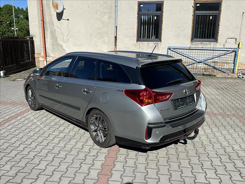 Toyota Auris 1,6 EXCLUSIVE TAŽNÉ - fotka 6 z 26