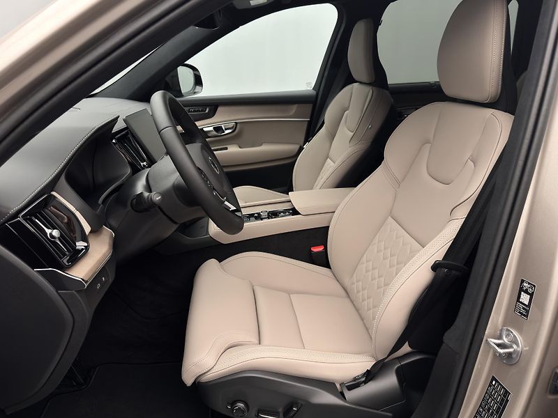 Volvo XC90 (2026) T8 AWD Plug-in ULTRA DARK 7m - fotka 3 z 28