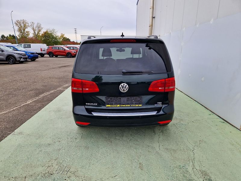 Volkswagen Touran Comfortline 1.2 TSI 7 míst - fotka 9 z 35