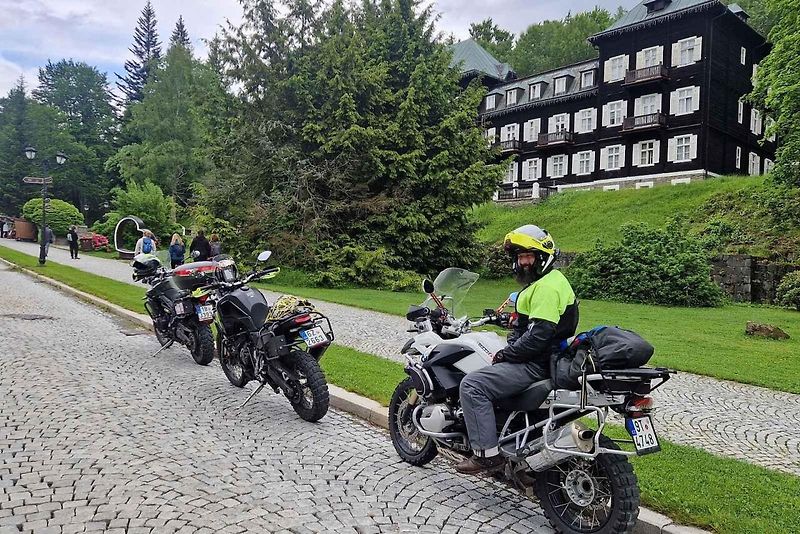 Motorkáři objevují Česko s aplikací Motokeška.