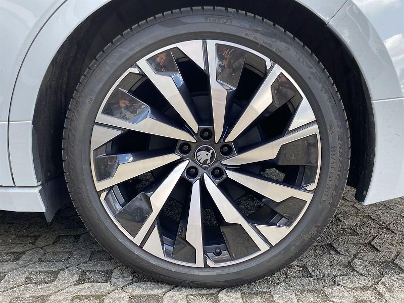 Škoda Enyaq (2025) 85 Sportline - fotka 34 z 38
