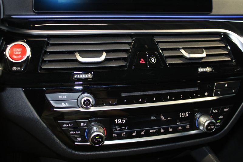 BMW M5 Competition 460kw CZ/adLED/B&W - fotka 24 z 32