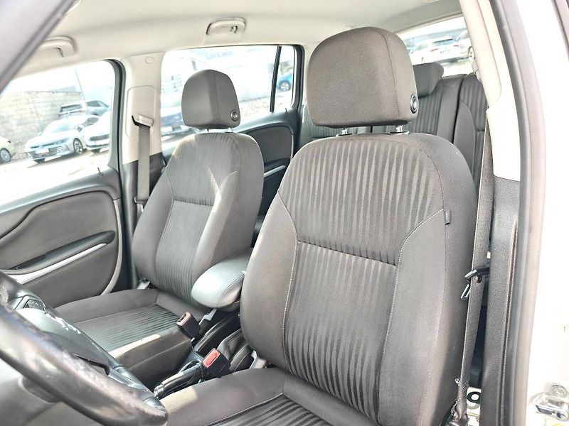 Opel Zafira 1,6 Turbo 100 kW Man. 1,6 Turb - fotka 6 z 20
