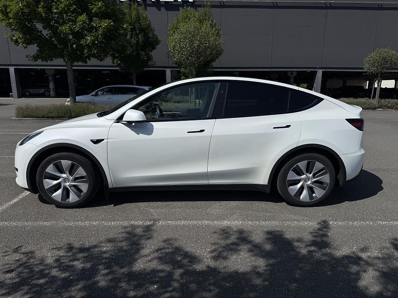 Tesla Model Y (2024) RWD | ČR | 1. maj. | ZÁRUKA - fotka 7 z 23