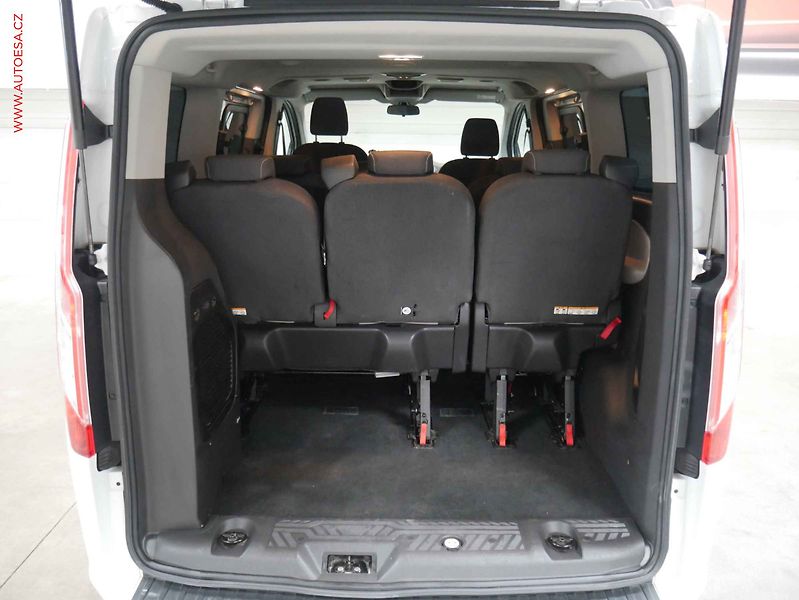Ford Tourneo Custom (2016) 2.2TDCi, Limited, 114kW - fotka 7 z 20