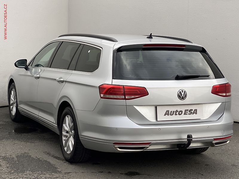 Volkswagen Passat (2015) 2.0 TDi, Comfortline, navi - fotka 6 z 18