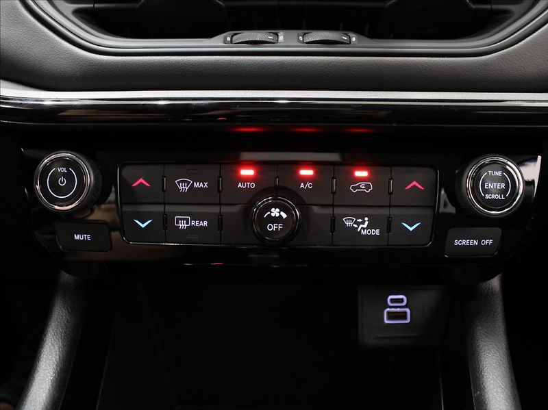 Jeep Compass 1,5 Turbo Hybrid Summit 30tkm. - fotka 20 z 23