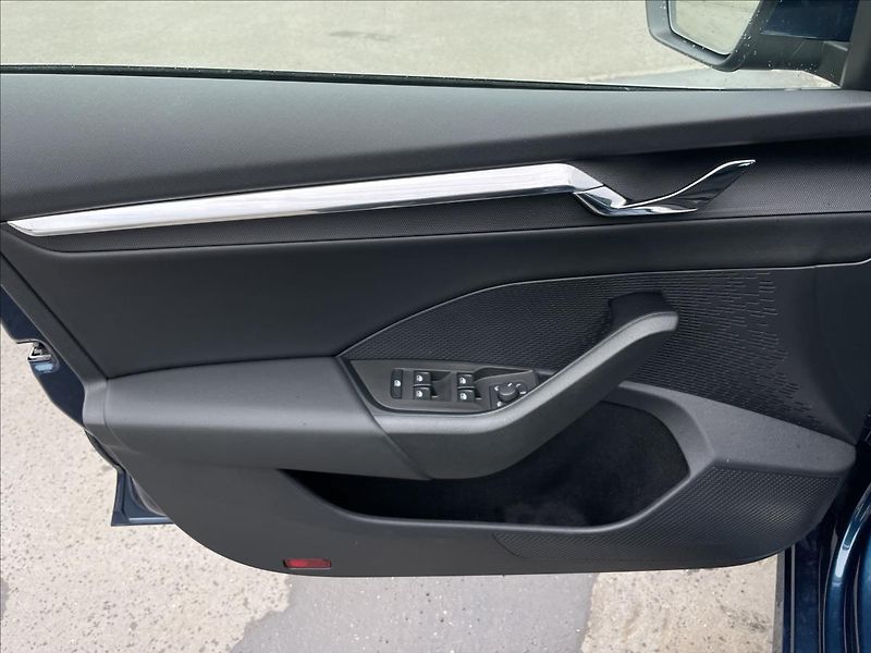 Škoda Octavia 2,0 TDI DSG Style Plus TAŽNÉ - fotka 14 z 25