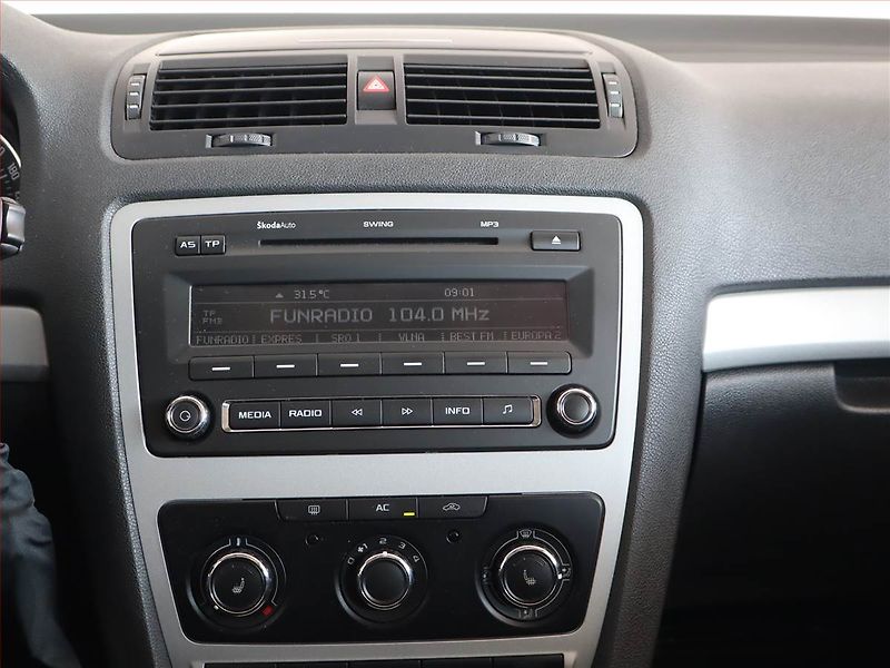 Škoda Octavia (2012) 1.6 TDI, Tempomat - fotka 12 z 16