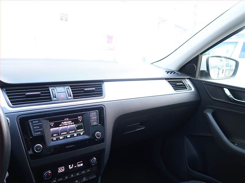 Škoda Rapid (2015) 1.6 TDI, Tempomat - fotka 8 z 16