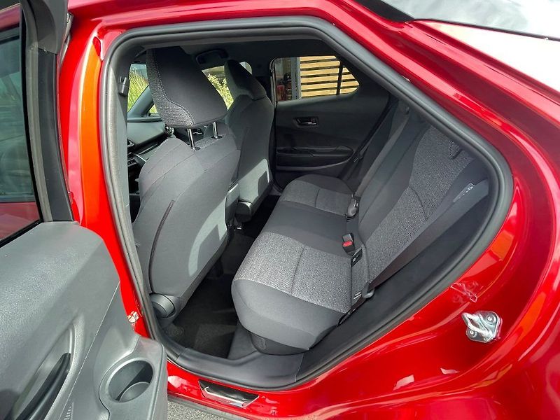 Toyota C-HR 1.8 Hybrid FWD Style - fotka 23 z 28