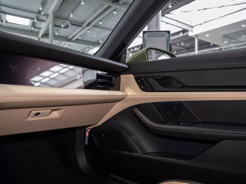 Porsche Taycan BOSE Chrono 360 Matrix Venti - fotka 19 z 23