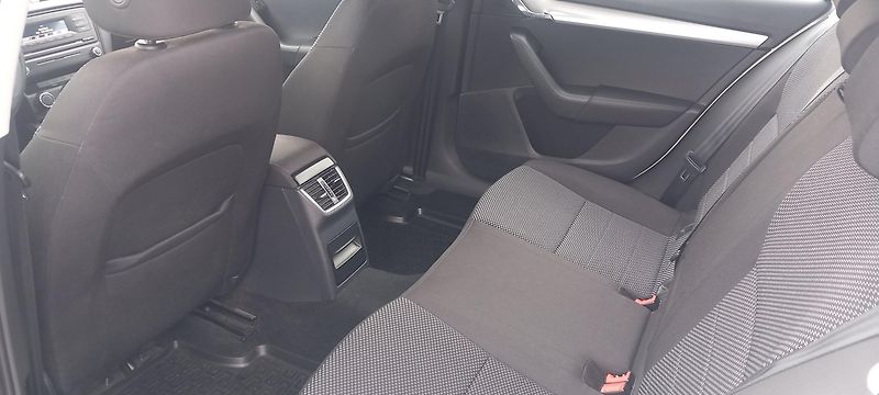 Škoda Octavia 1.4 TSI Ambition 103kW - fotka 11 z 26