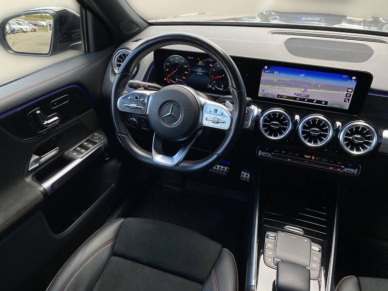 Mercedes-Benz GLB (2023) 250 4MATIC - fotka 13 z 29