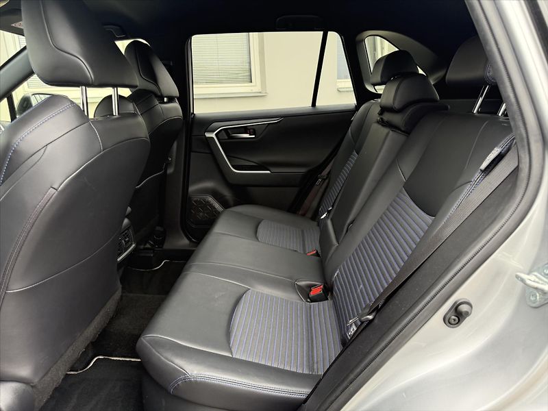 Toyota RAV4 2,5 Selection 4x4 - fotka 10 z 22