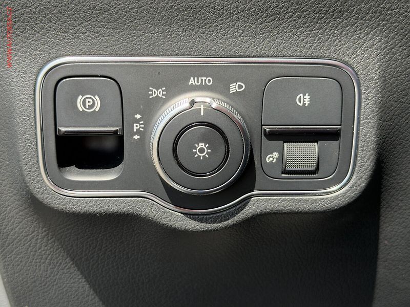 Mercedes-Benz Třídy B (2020) 1.3T B180, 2.maj,ČR, LED - fotka 24 z 30