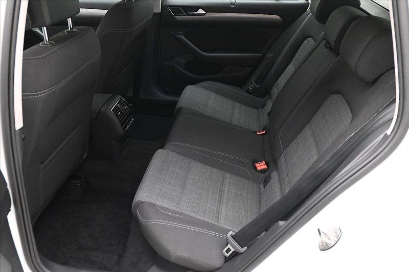 Volkswagen Passat 2,0 TDI 110kW DSG Business Zár - fotka 14 z 31
