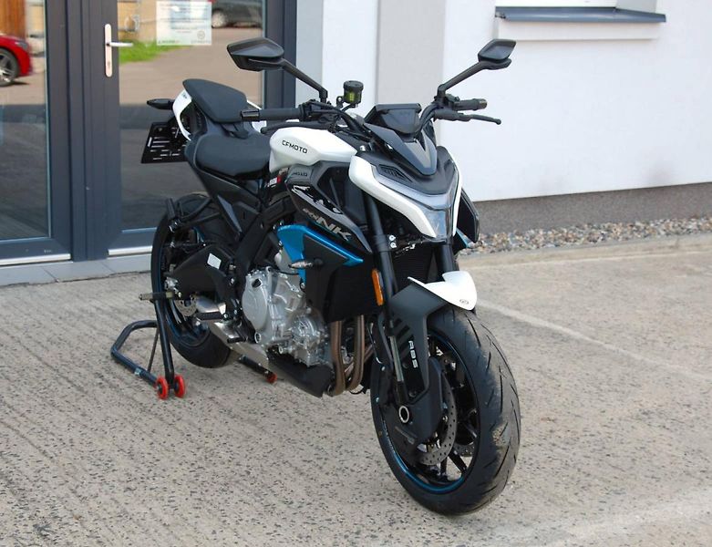 CFMOTO (2026) 675NK - fotka 9 z 25