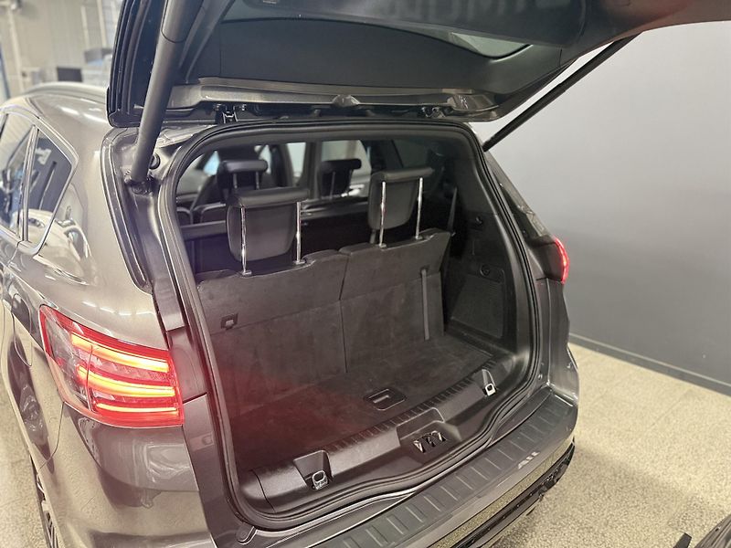 Ford S-MAX (2022) 2.5 HEV,ST-LINE,7REZERVOVÁNO - fotka 13 z 44