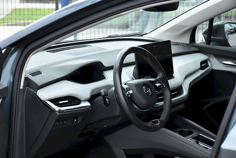 Škoda Enyaq (2021) 80  82 kWh  1  50 kW      1° p - fotka 13 z 24