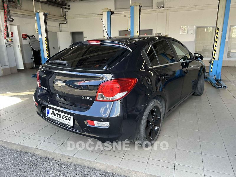 Chevrolet Cruze (2013) 1.8i, 2.maj,ČR, AC, temp - fotka 2 z 3