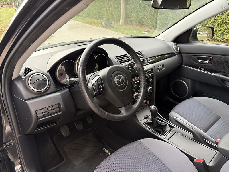 Mazda 3 1.6 Sport Active - fotka 23 z 26