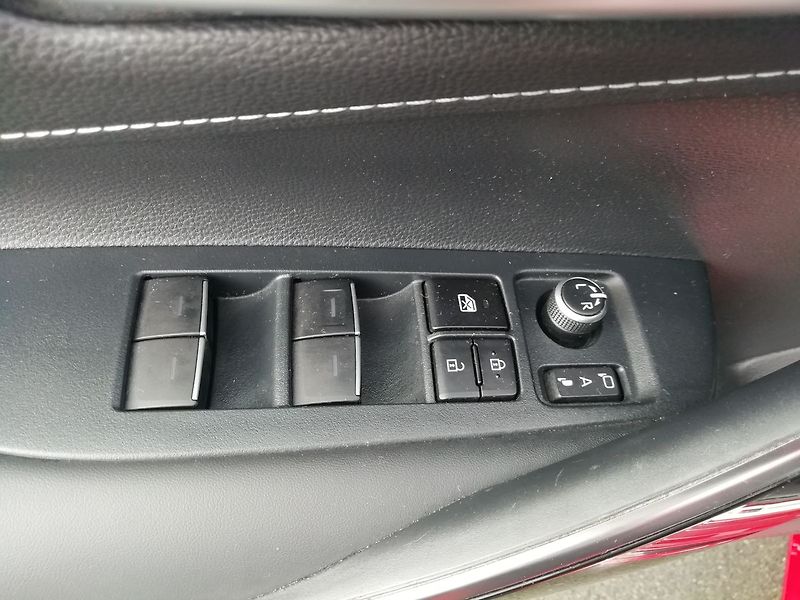 Toyota Corolla GR-Sport TS 2,0 HEV e-CVT - fotka 19 z 21