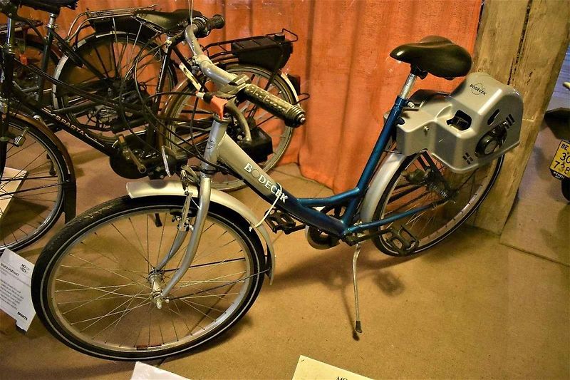 Motokola byla v různých obdobích velmi oblíbeným dopravním prostředkem. Toto je vůbec první český produkt tohoto druhu
