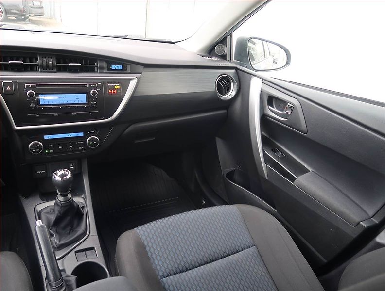 Toyota Auris (2013) 1.3 Dual VVT-i - fotka 8 z 14