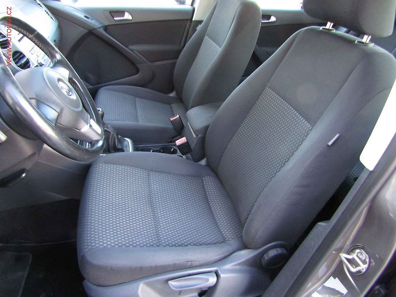 Volkswagen Tiguan (2010) 2.0TDi 4Motion, AC, tažné - fotka 9 z 16