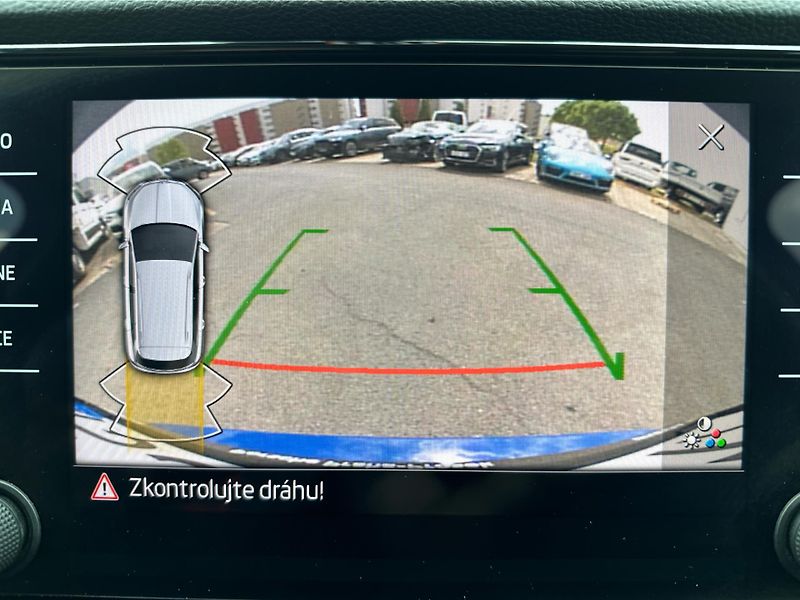 Škoda Karoq Ambiente  TDi 85/2.0 A7F - fotka 21 z 23