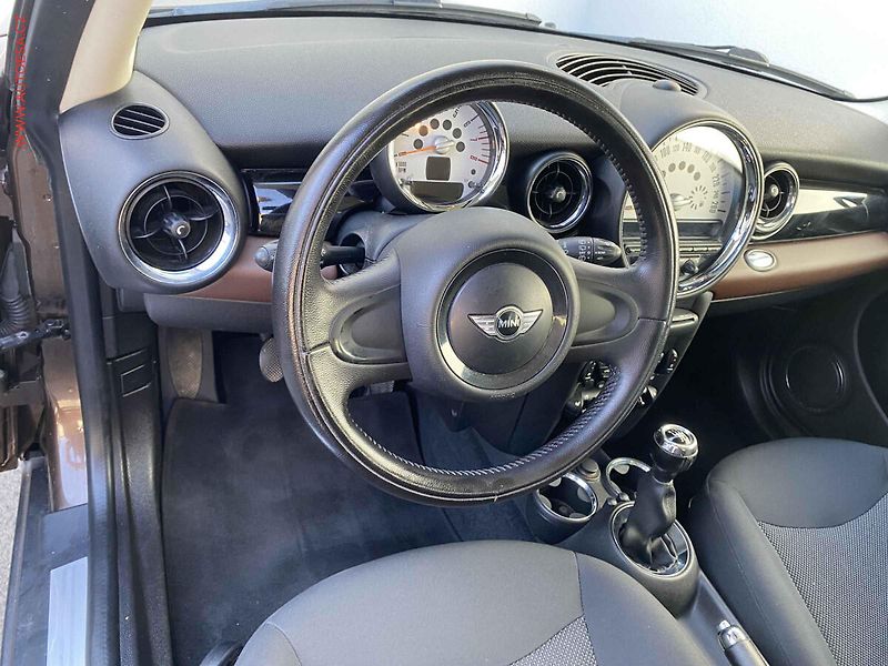 Mini Cooper (2012) 1.6i, AC, park.asist - fotka 11 z 13