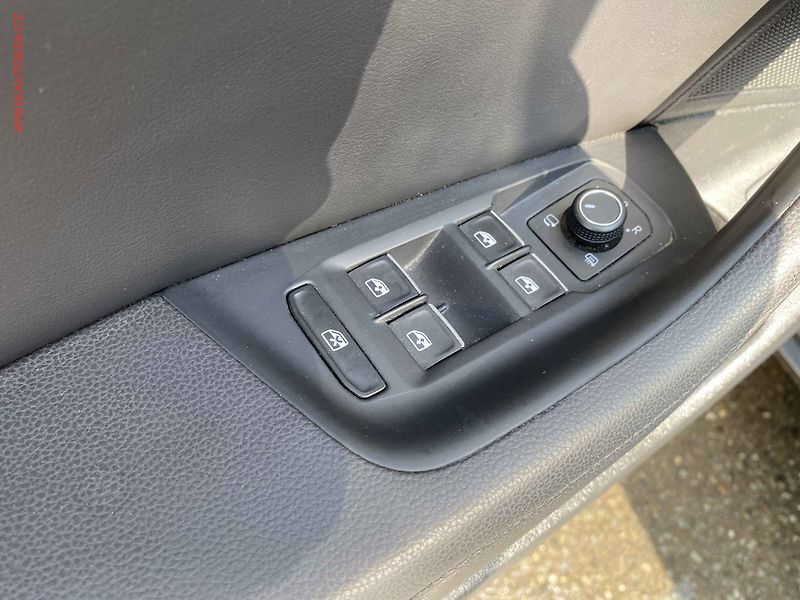 Volkswagen Passat (2016) 2.0 TDi, Highline, panor - fotka 13 z 20