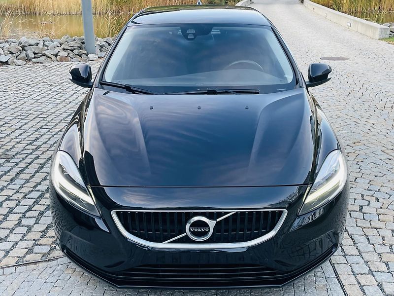 Volvo V40 2.0i MANUÁL 1.MAJITEL SENZORY - fotka 6 z 41