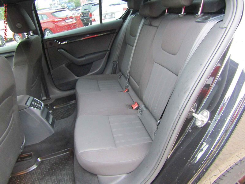 Škoda Octavia (2017) 2.0TDi 4x4, ČR, LED, AC, temp - fotka 10 z 16