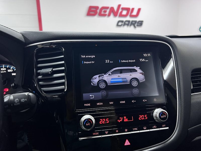 Mitsubishi Outlander 2.4 PHEV 165 kW, 4x4, 2020 - fotka 32 z 38