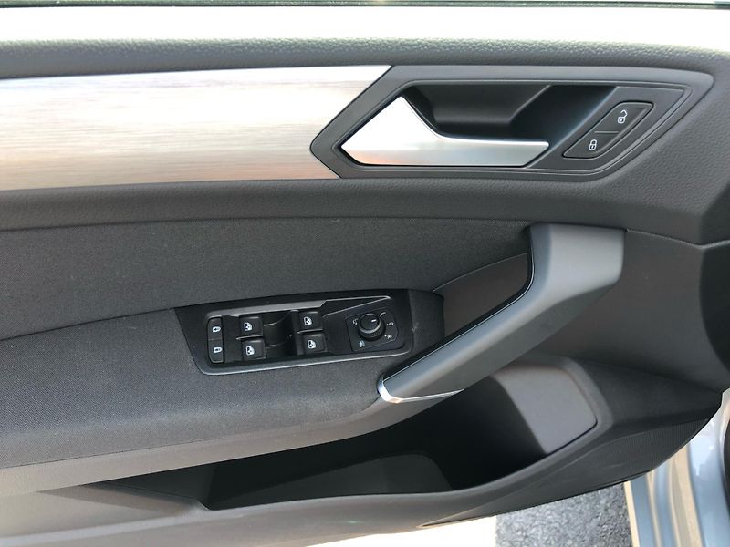 Volkswagen Touran People 1,5 TSI 110 kW EVO2 7DS - fotka 26 z 30