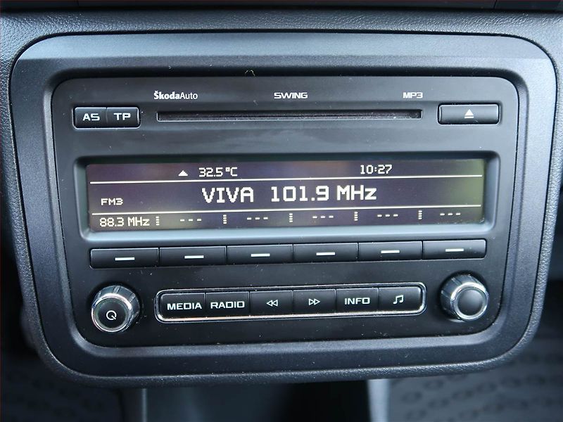Škoda Fabia (2012) Ambiente 1.2 TSI, po STK - fotka 15 z 17