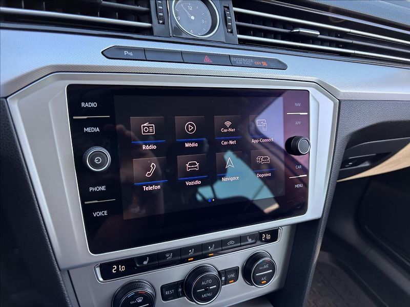 Volkswagen Passat 2,0 TDI 140kW DSG Comfortline - fotka 28 z 41