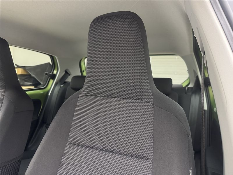 Škoda Citigo 1,0 AUTOMAT NAV SENZORY VÝHŘEV - fotka 24 z 30