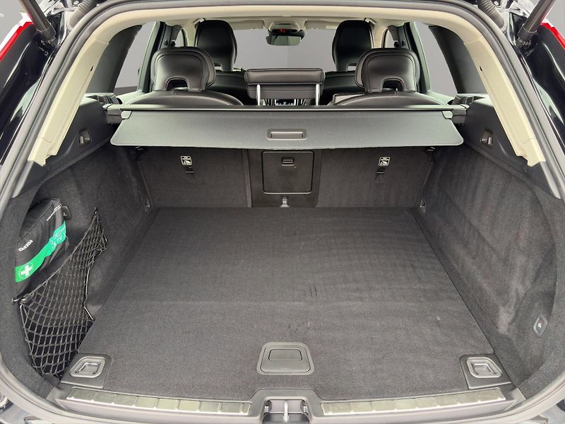 Volvo XC60 (2020) Momentum Pro B4 4x4 1.majitel - fotka 20 z 30